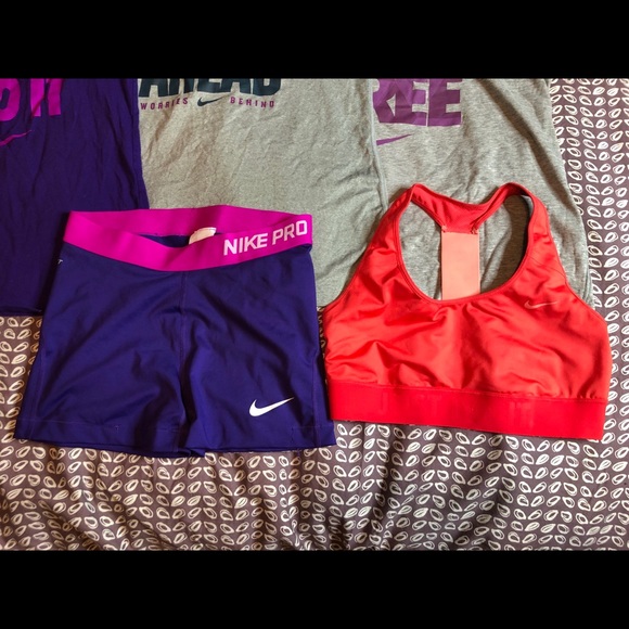 Women’s Nike Bundle Dri Fit Tops and Shorts - Picture 4 of 6